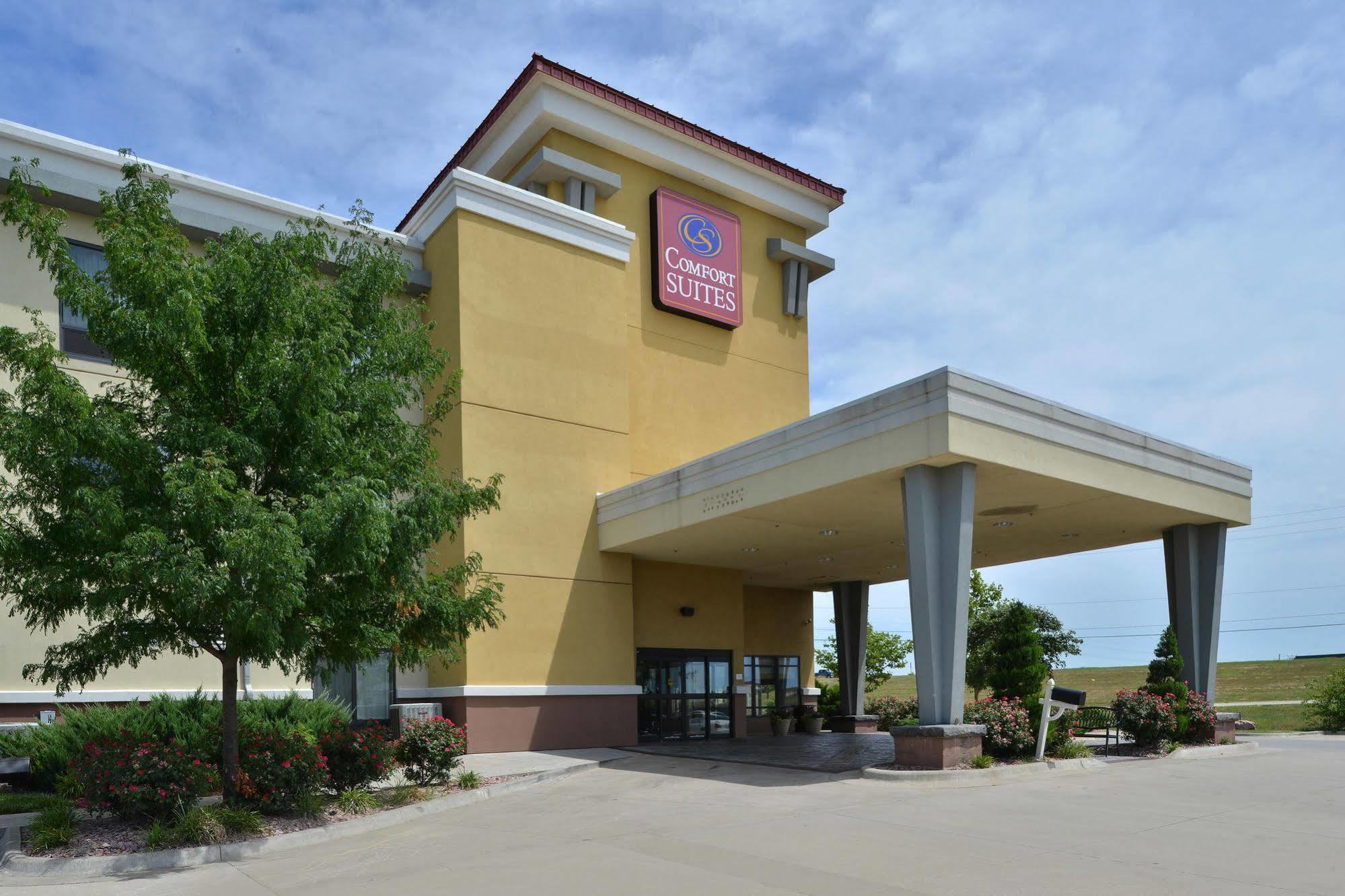 Comfort Suites Salina South Exterior foto